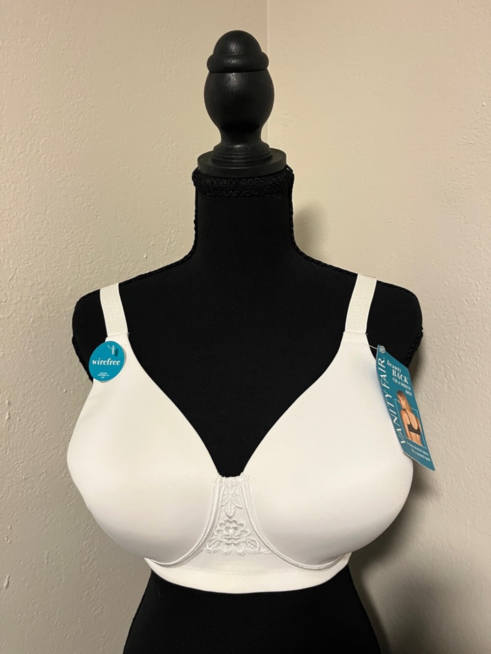 NWT Vanity Fair White Seamless Molded T-Shirt Bra with Lace Accent